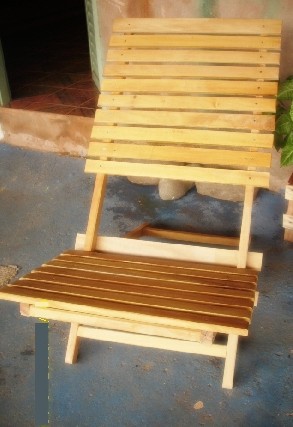 Foto 2 - Cadeira  piscina em madeira